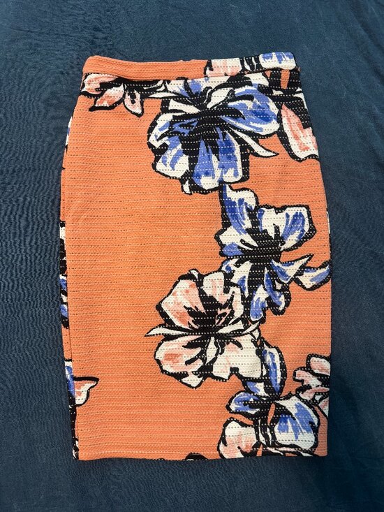 Bar III Dresses & Skirts - Bar III Floral Pencil Skirt Coral Blush Blue Textured Knit Size S